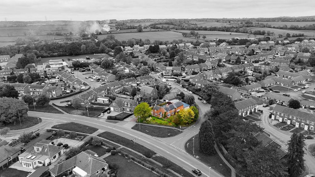 Property photo 2 of 33