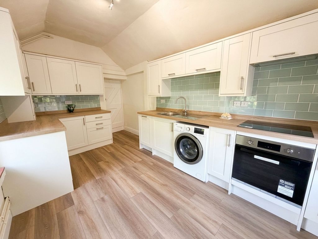 Property photo 2 of 14 Kitchen