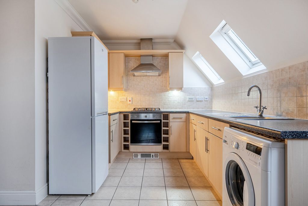 Property photo 3 of 23 1401103-15-696E14...