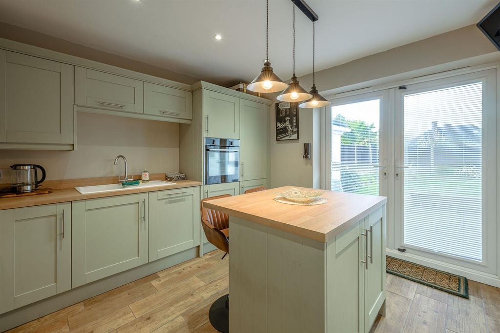 Property photo 3 of 23