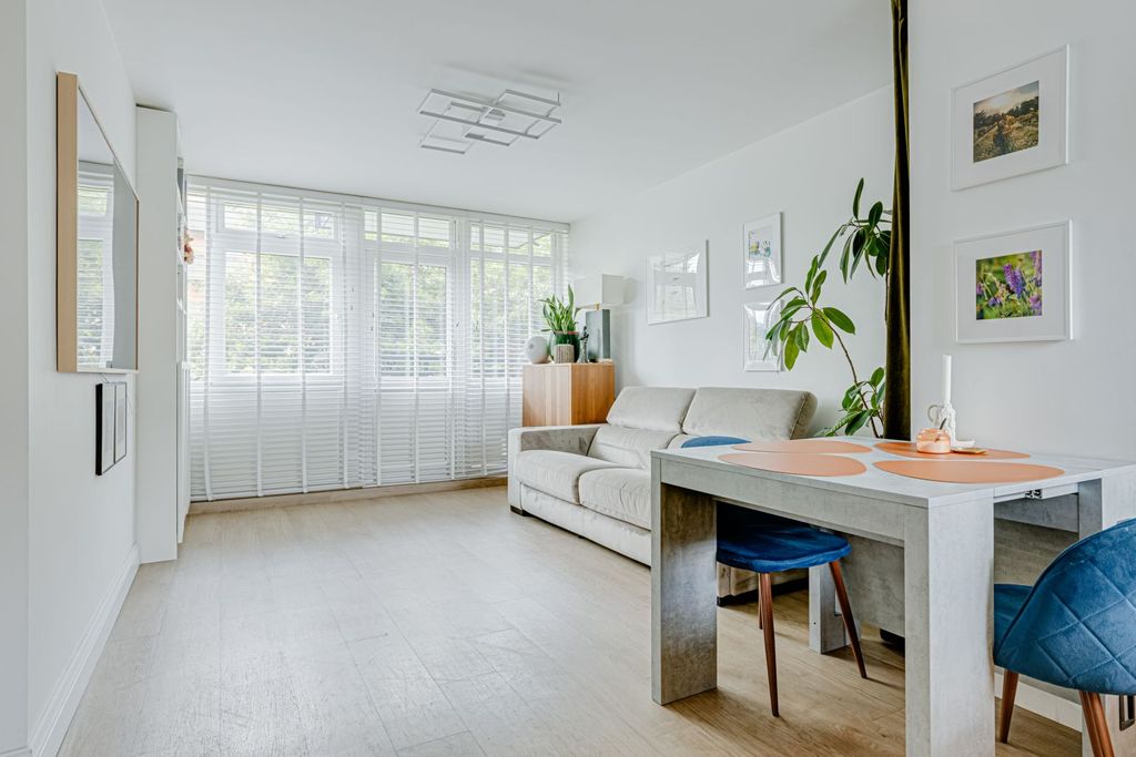 Property photo 2 of 38