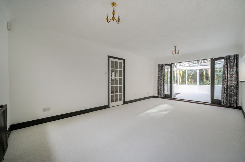 Property photo 1 of 14 1395352-19-695E3d...