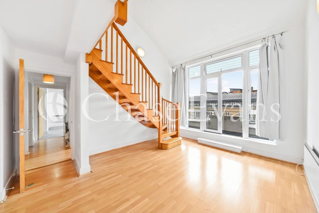 Property photo 1 of 17 St Davids Square, Is