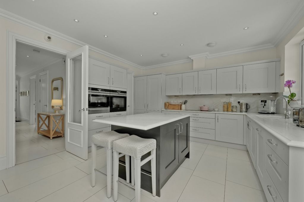 Property photo 3 of 23 Kitchen