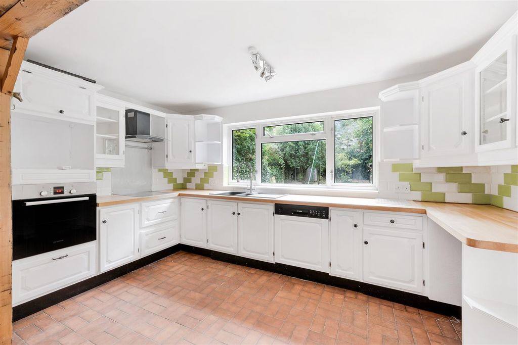 Property photo 2 of 16 Cheam Road,  (20).Jpg