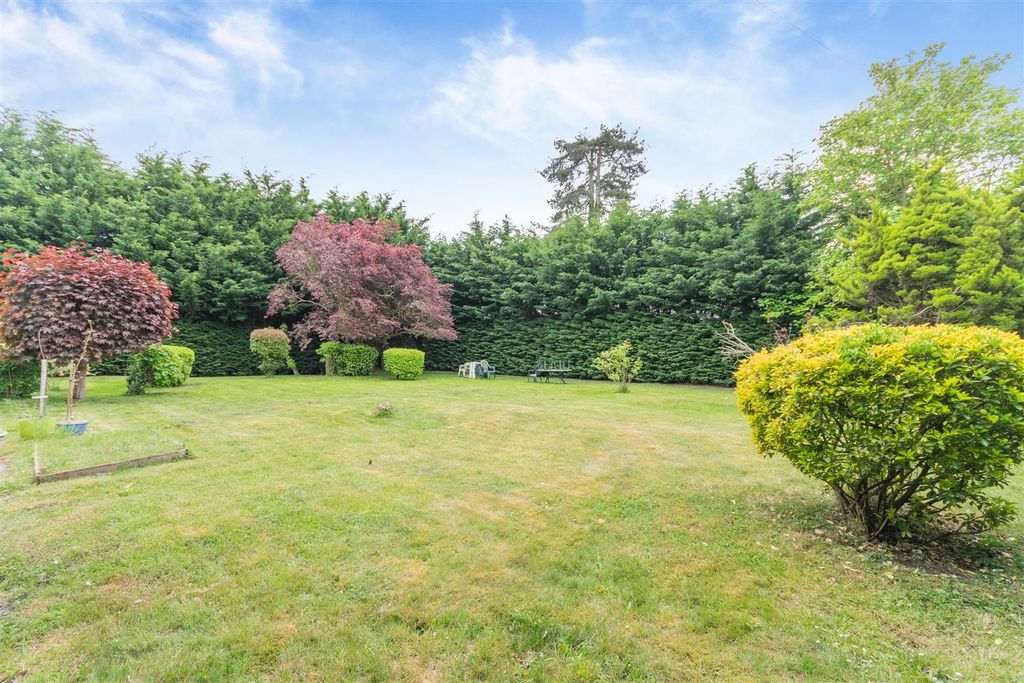 Property photo 2 of 28