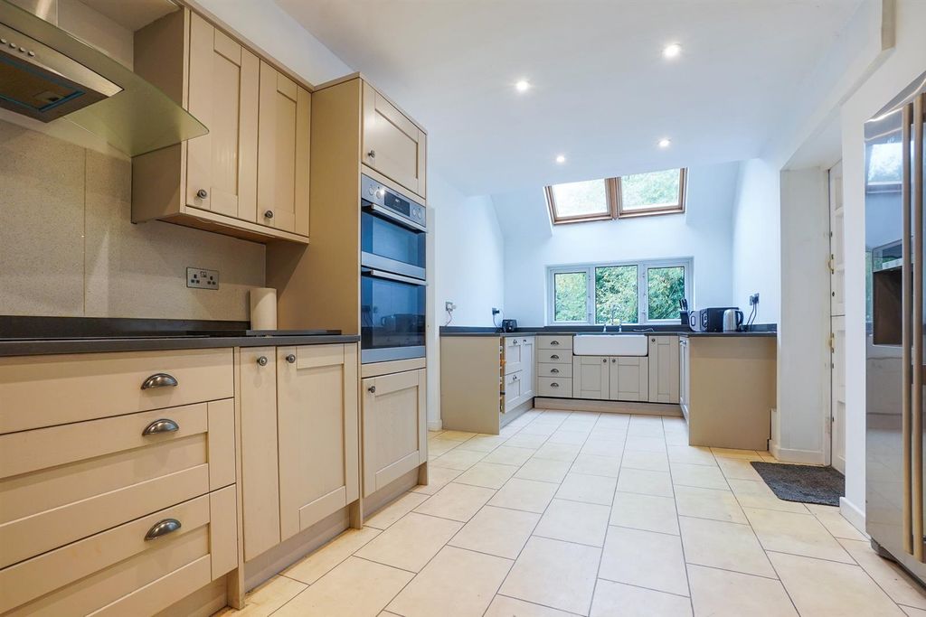 Property photo 3 of 21