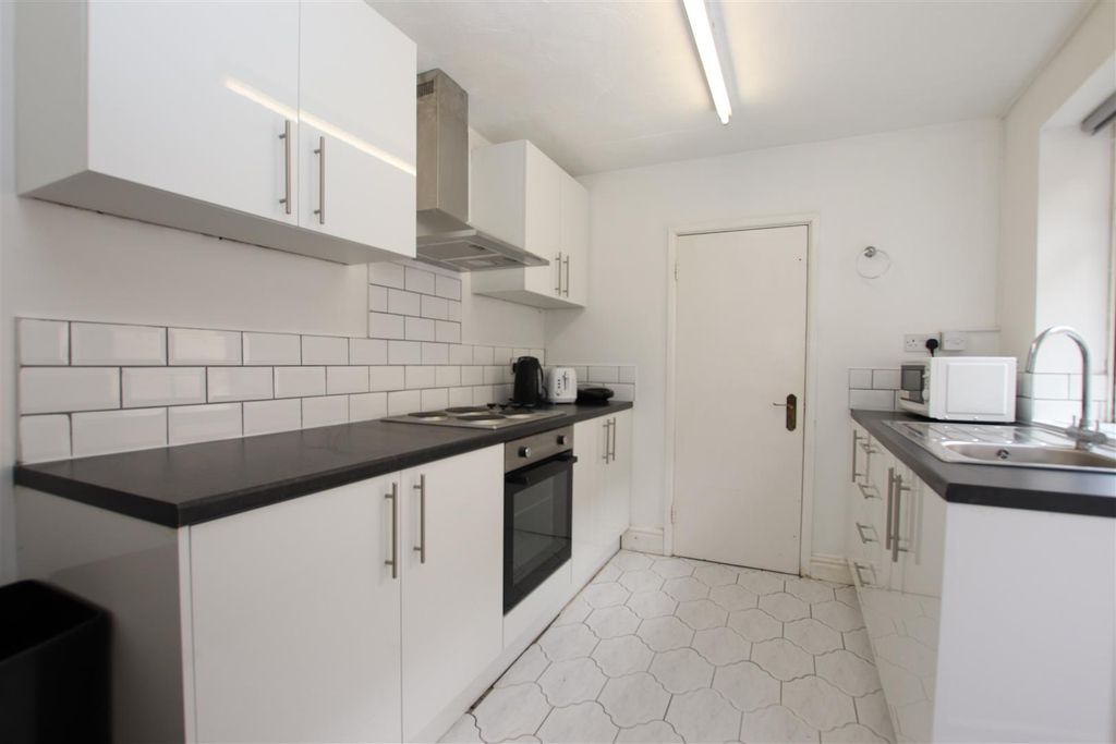 Property photo 2 of 12 Kitchen.Jpg