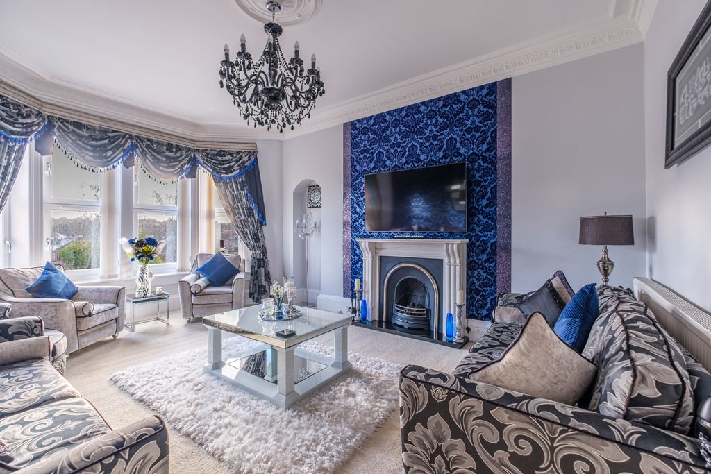 Property photo 2 of 31