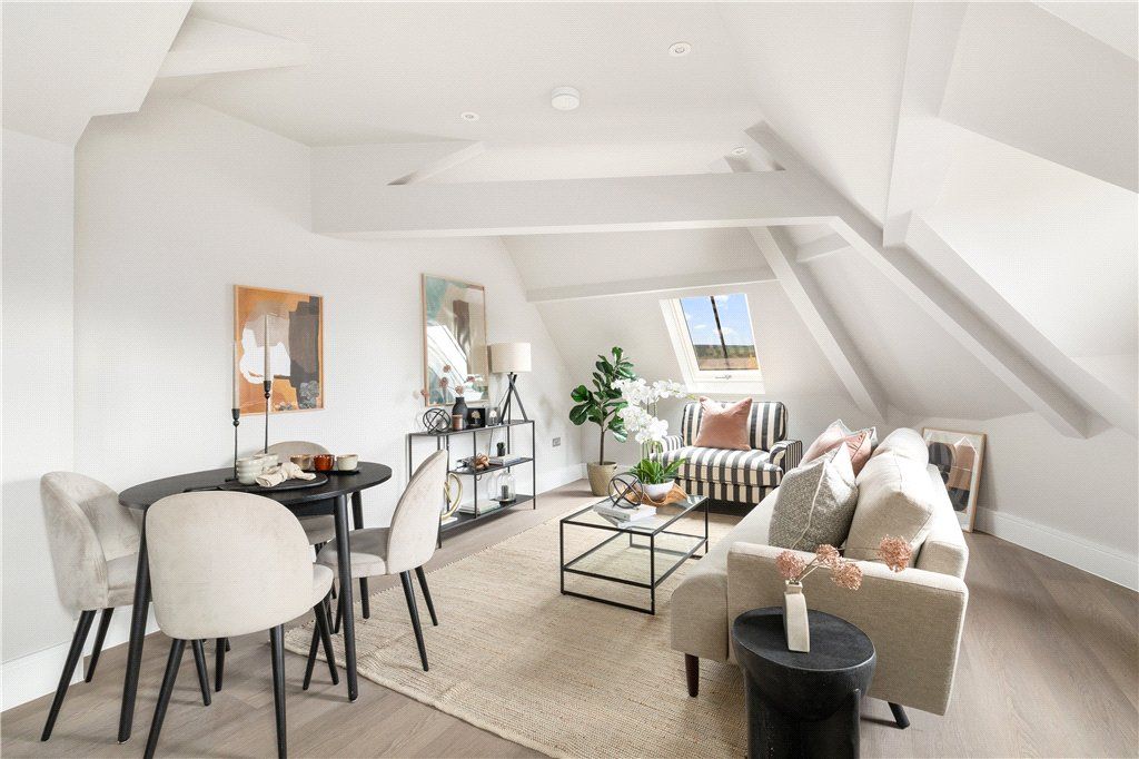 Property photo 2 of 11 Light & Airy