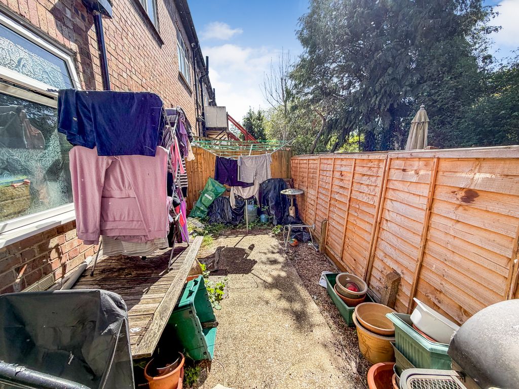 Property photo 2 of 27