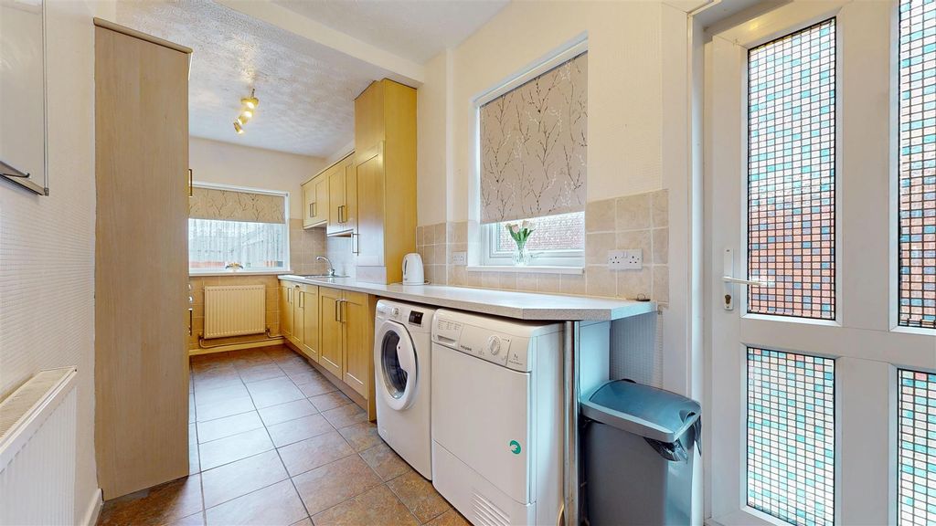 Property photo 3 of 22 Knowsley Road Kitchen