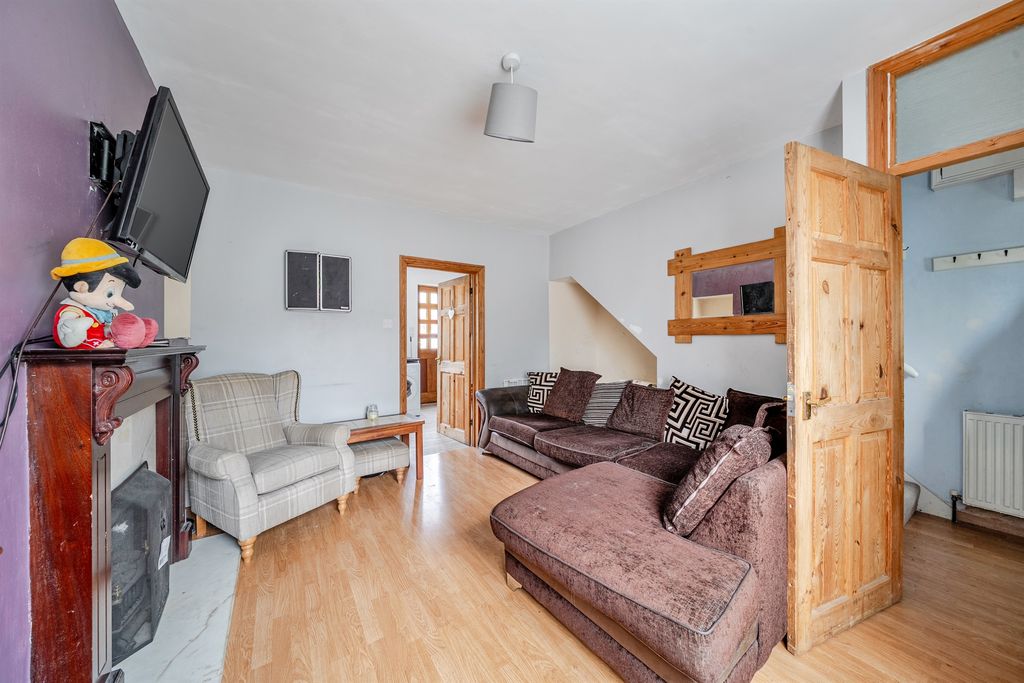 Property photo 3 of 12