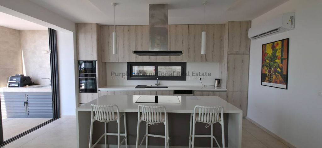 Property photo 3 of 36