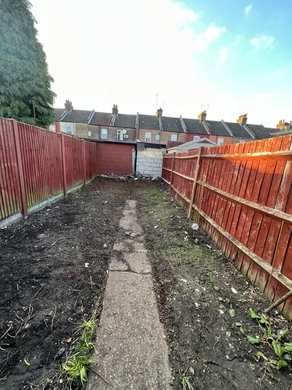 Property photo 3 of 12 Garden