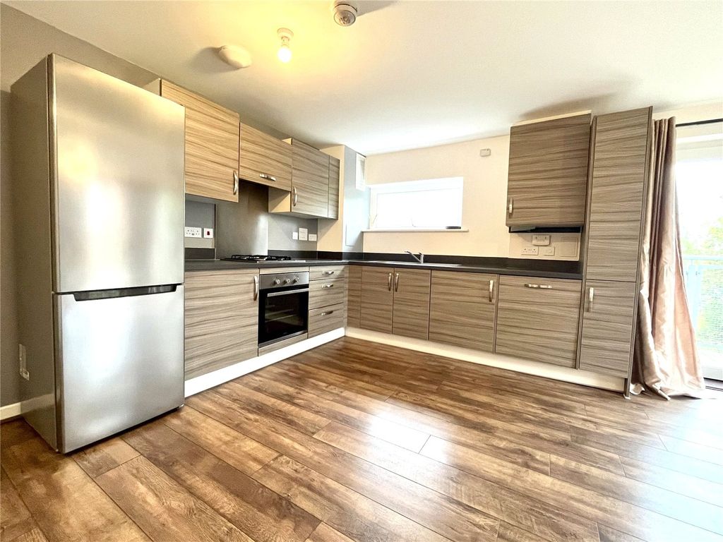 Property photo 3 of 10 Kitchen