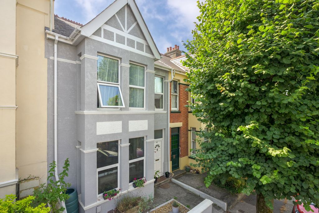 Property photo 1 of 24