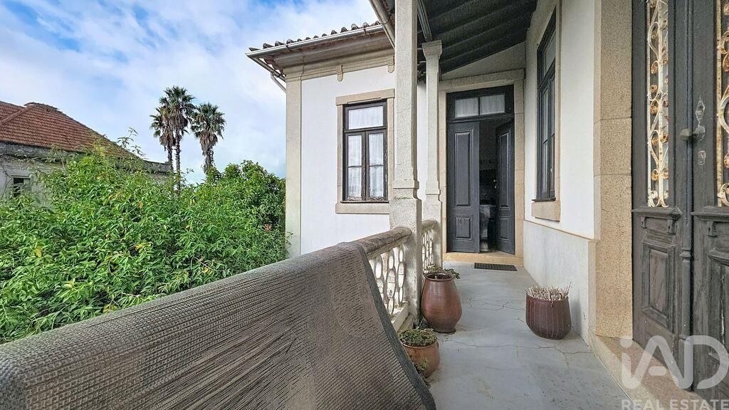 Property photo 2 of 32
