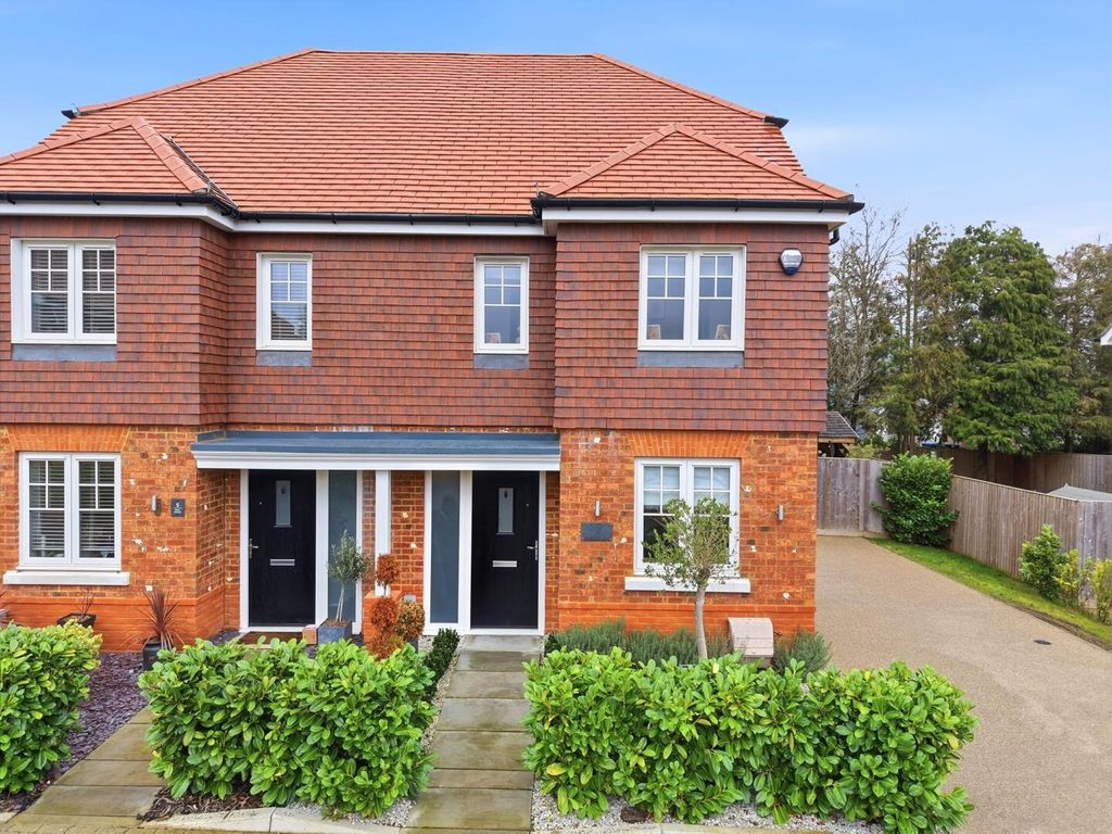 Property photo 1 of 20 Front (Exterior)