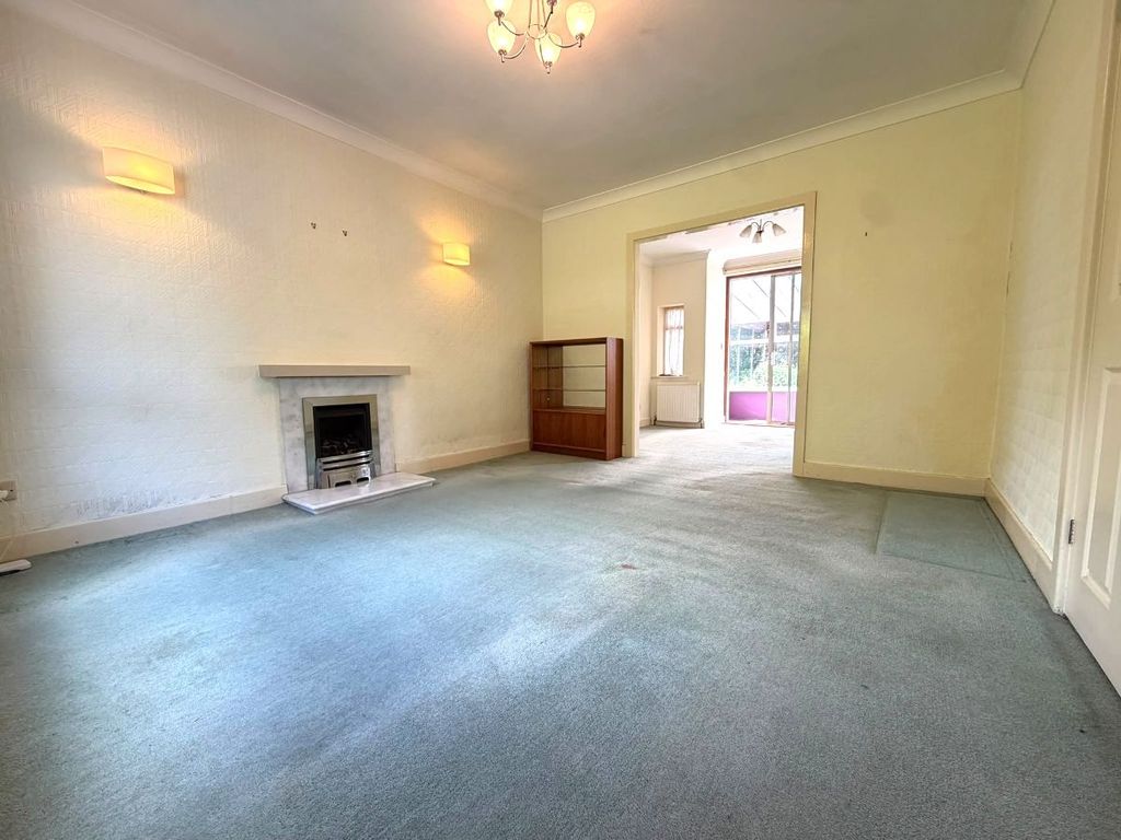 Property photo 2 of 28