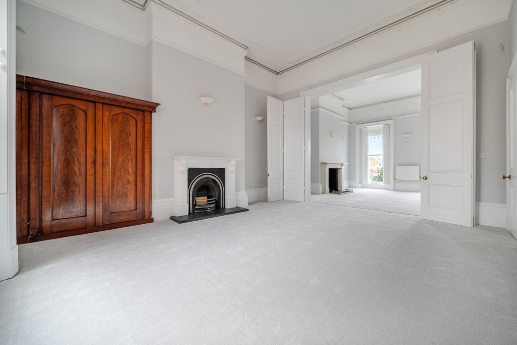 Property photo 3 of 21 1376680-12-69243A...