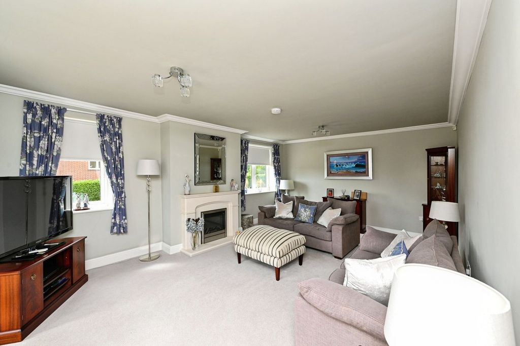 Property photo 2 of 40