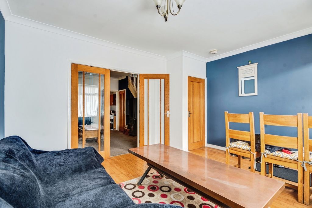 Property photo 3 of 17 Photo