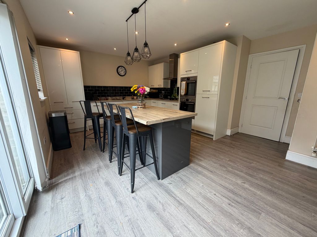Property photo 3 of 29 Kitchen Diner