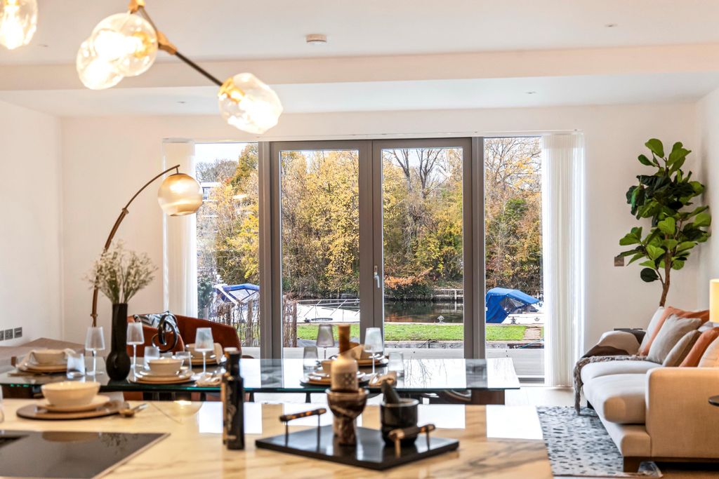 Property photo 3 of 25 Image