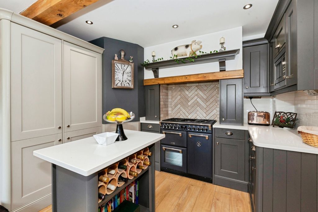Property photo 2 of 21 Kitchen