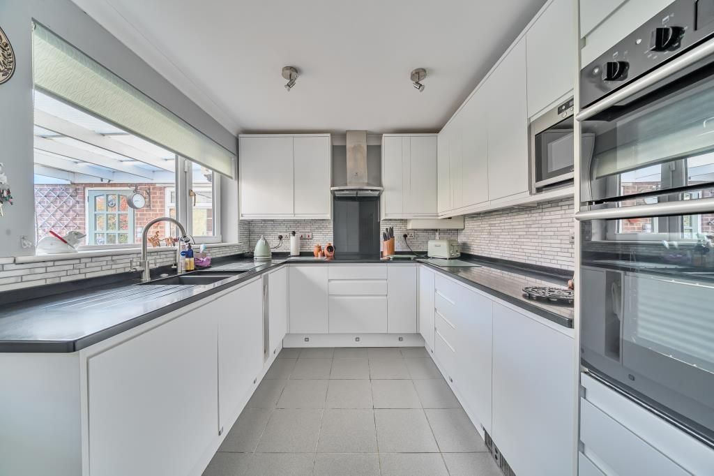 Property photo 2 of 20 Kitchen