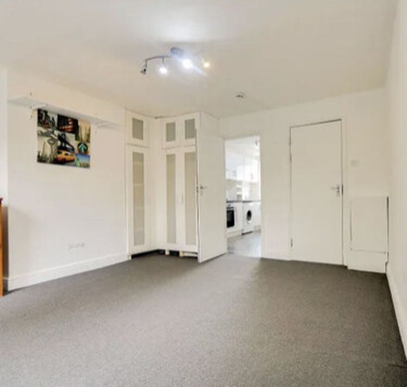 Property photo 3 of 6 Img-6131.Jpg