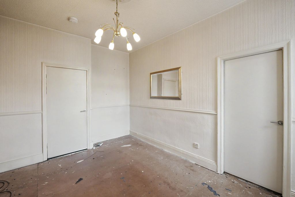 Property photo 3 of 15 95 Eglesfield Road, South Shields, Tyne And Wear, Ne33 5Pu