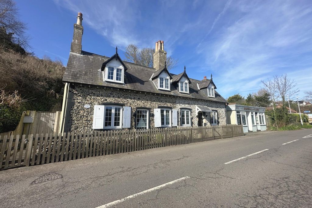 Property photo 1 of 14 Photo 6