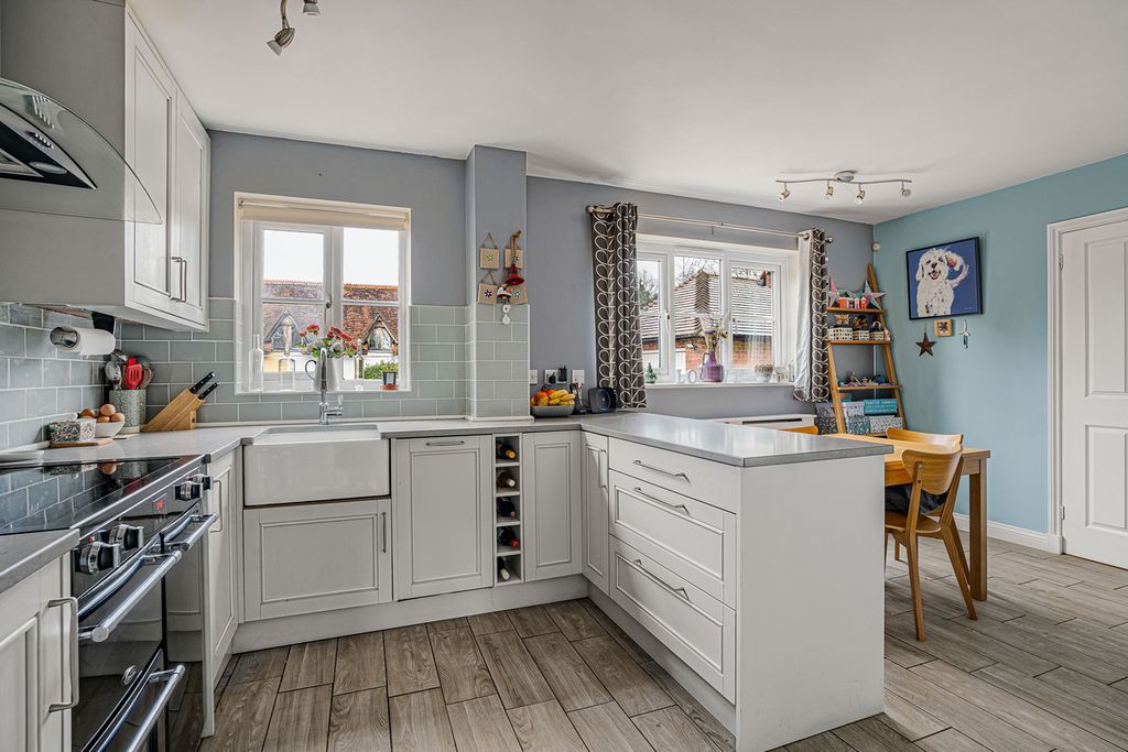 Property photo 3 of 38