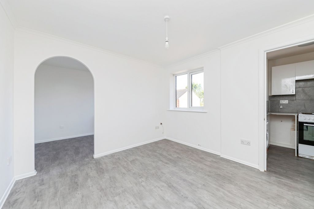 Property photo 3 of 17 Living Room