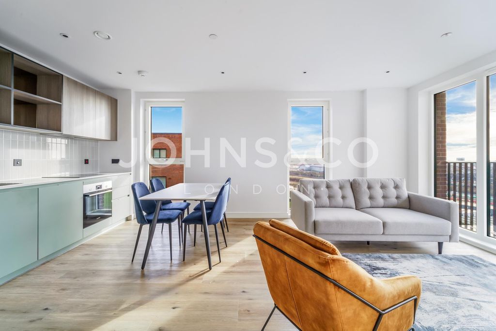 Property photo 2 of 25