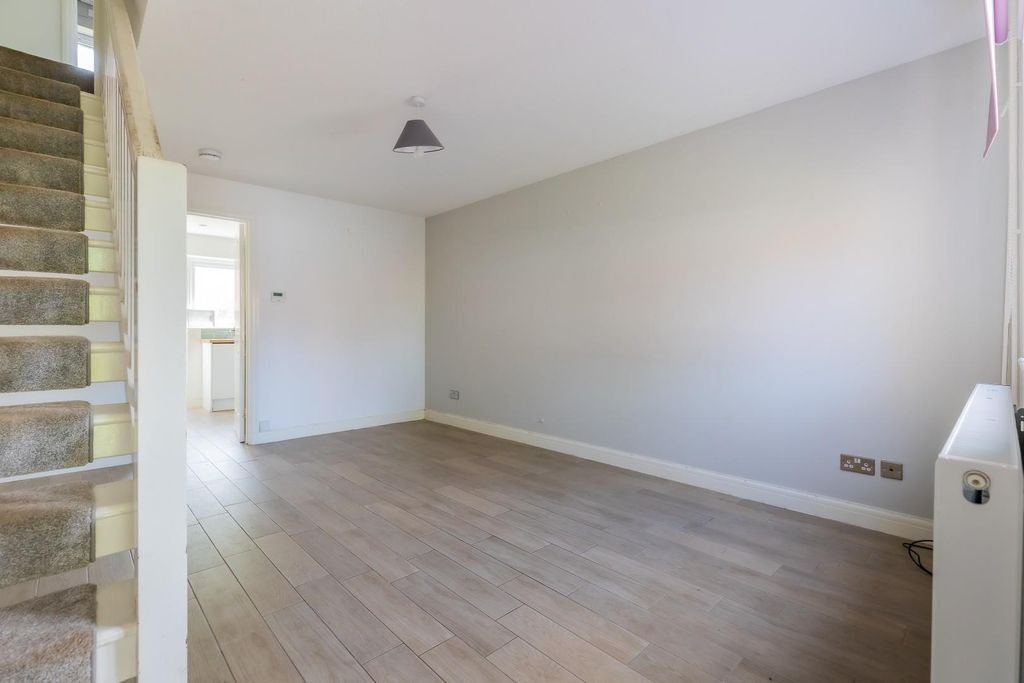 Property photo 2 of 13 6 (2 Of 14).Jpg