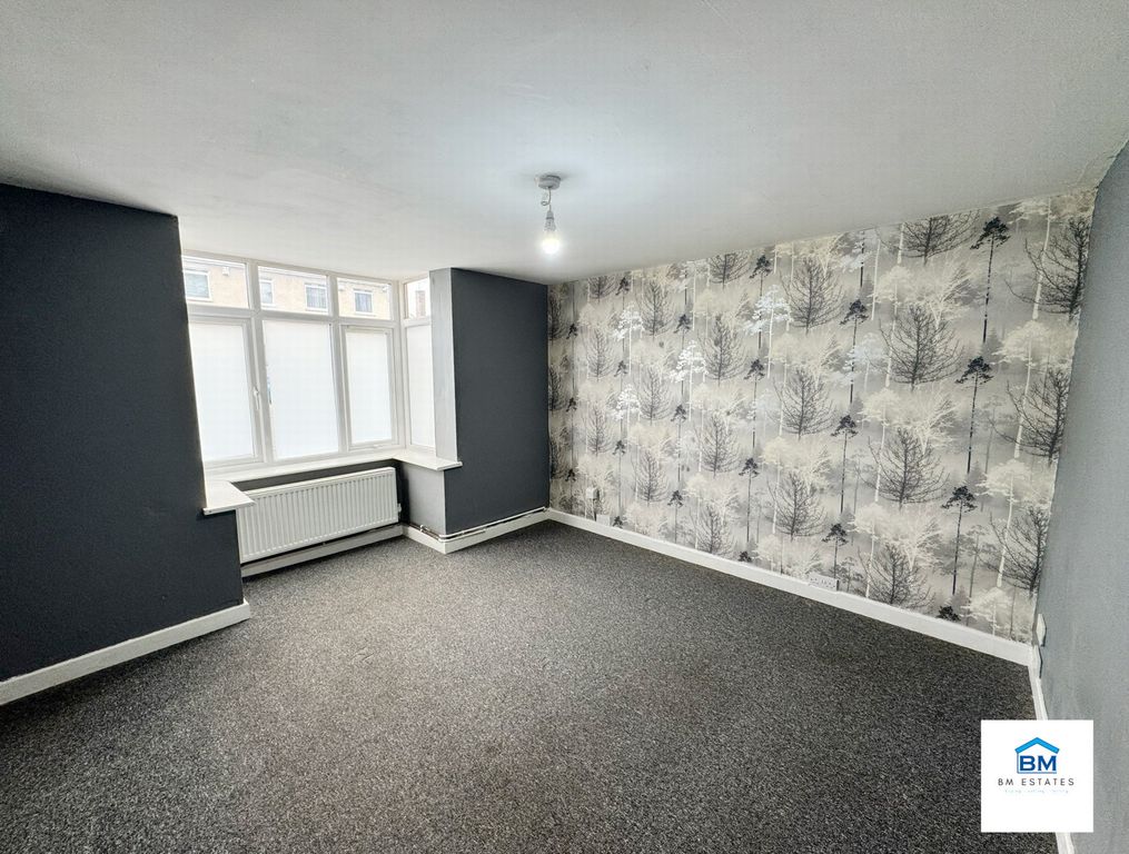 Property photo 3 of 6 Lounge