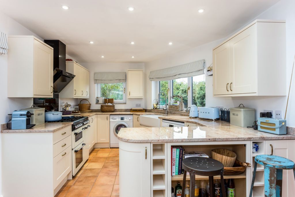 Property photo 3 of 12