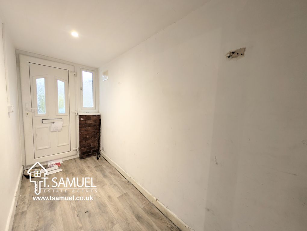 Property photo 2 of 27 Hallway