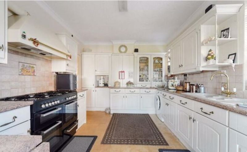 Property photo 3 of 17 Photo 10