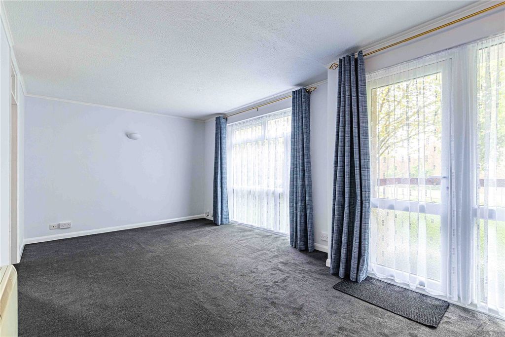 Property photo 3 of 12 Picture 3