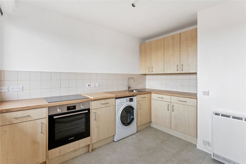 Property photo 2 of 9 Picture No. 24