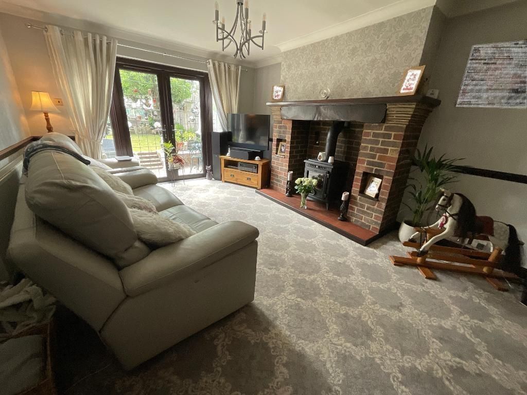 Property photo 3 of 25 Living Room 21'6 x 11'10