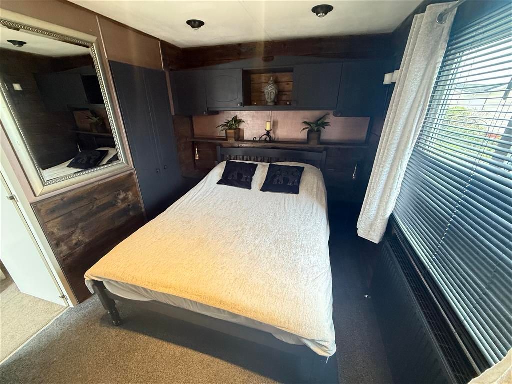 Property photo 3 of 13 Bedroom