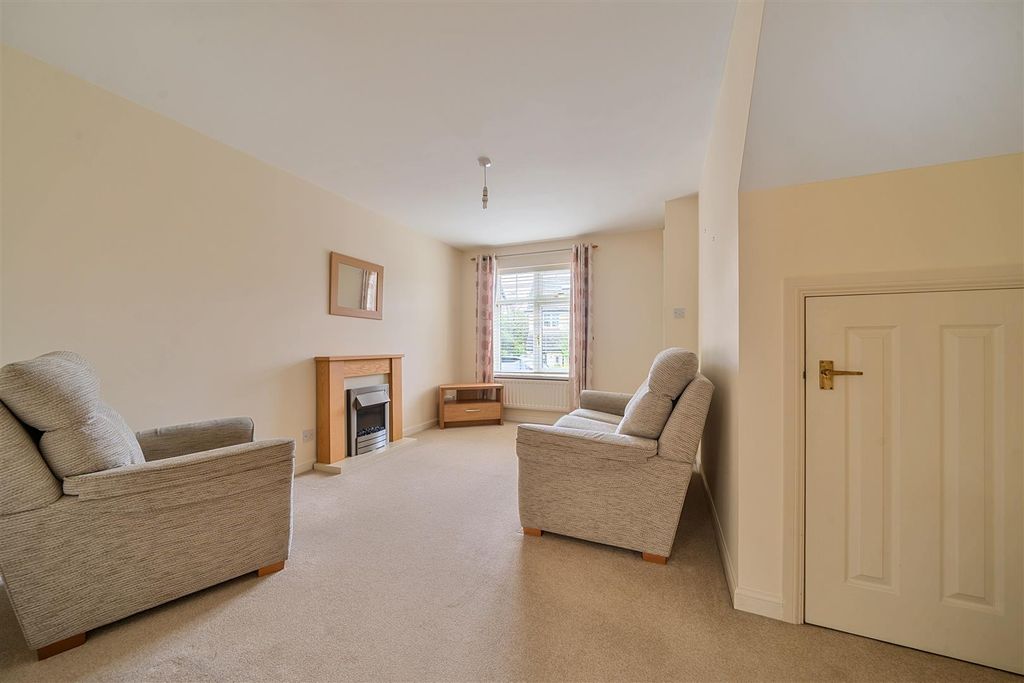Property photo 3 of 18 Bedford Sittingroom.Jpg