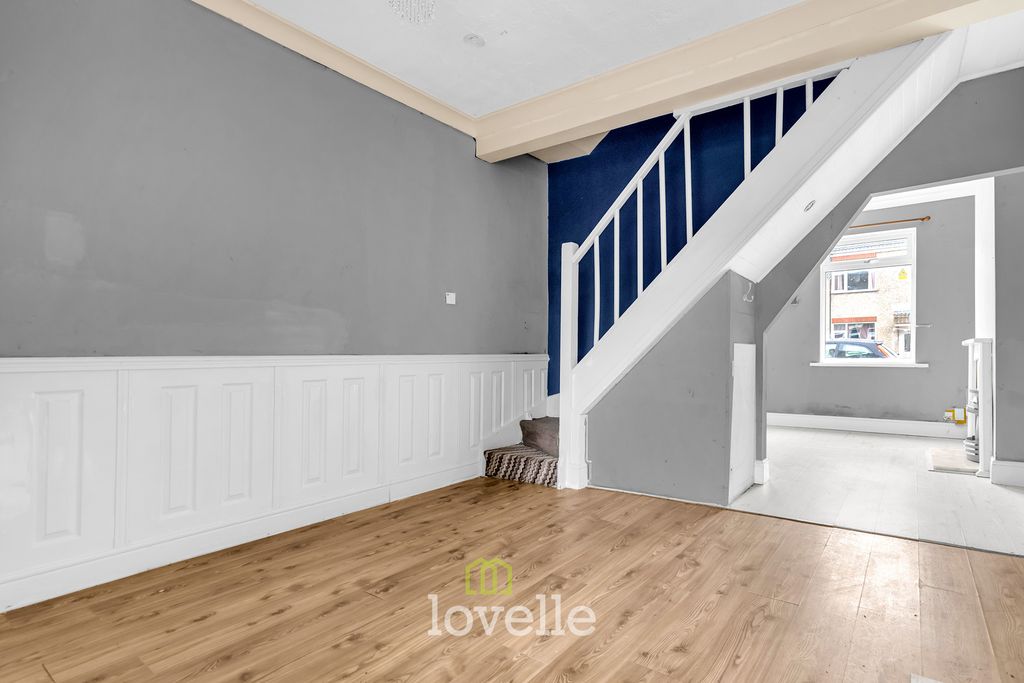 Property photo 3 of 18