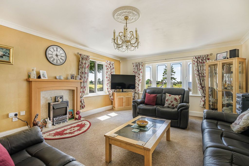 Property photo 2 of 47
