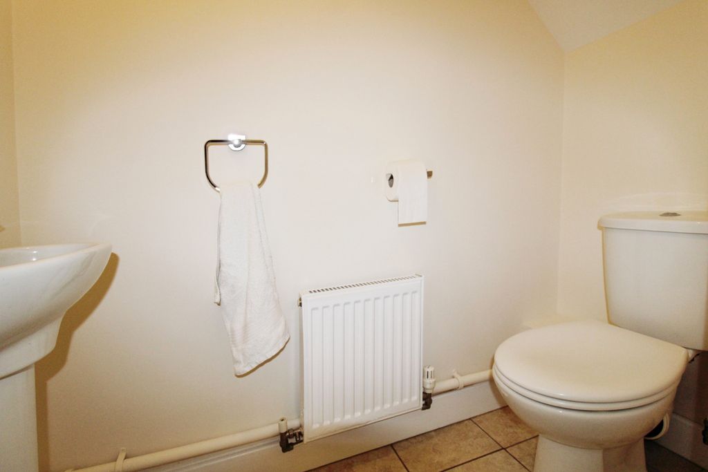 Property photo 3 of 10 Cloakroom/wc